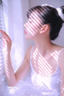 美女和学长一起玩游戏